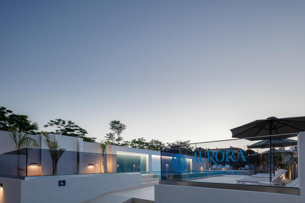 מלון Aurora Suites *