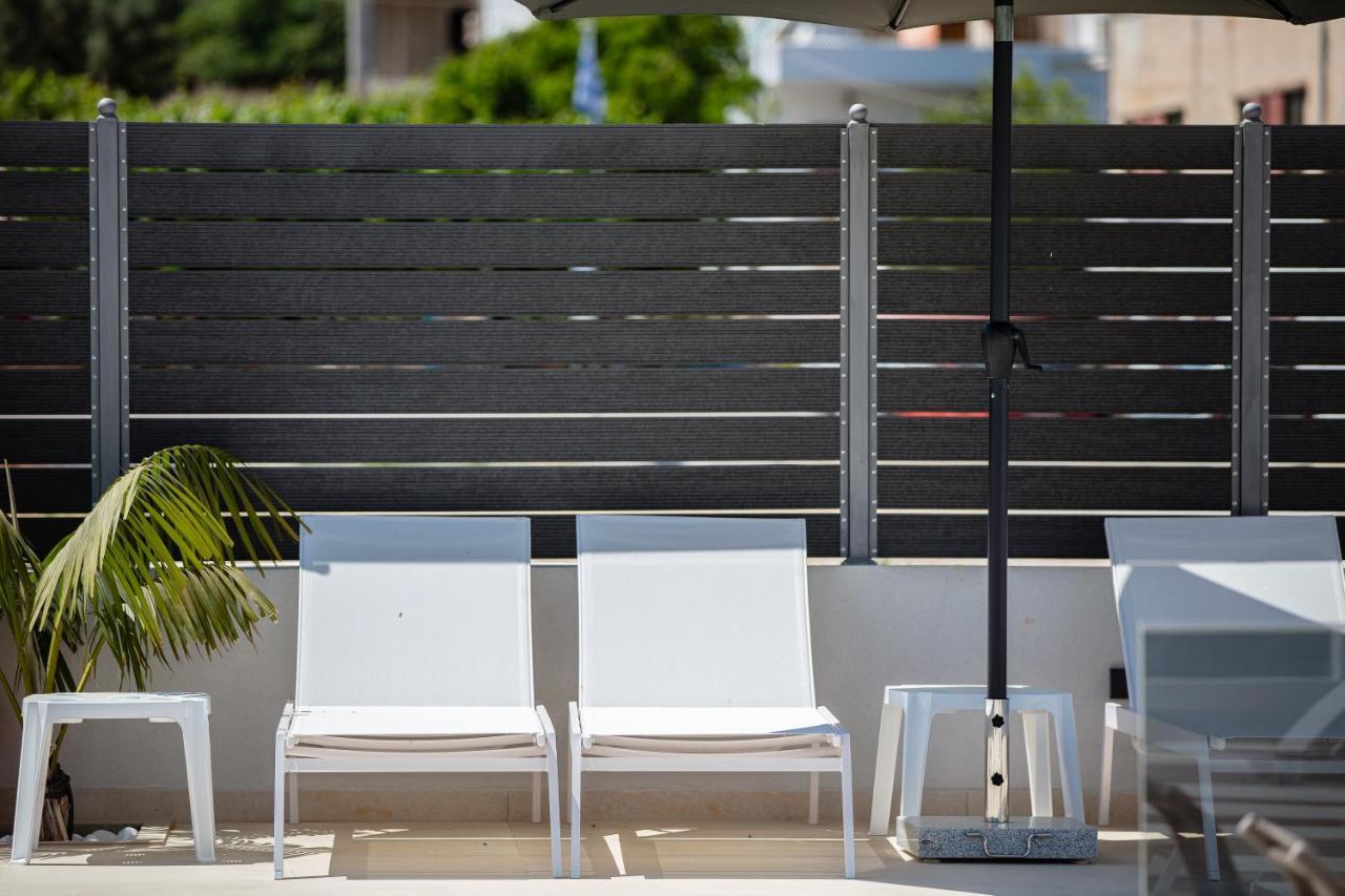 מלון Aurora Suites *
